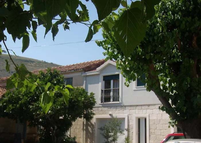 Stari Dvori